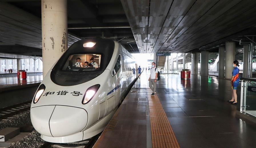 呼和浩特與太原間首開(kāi)動(dòng)車組列車