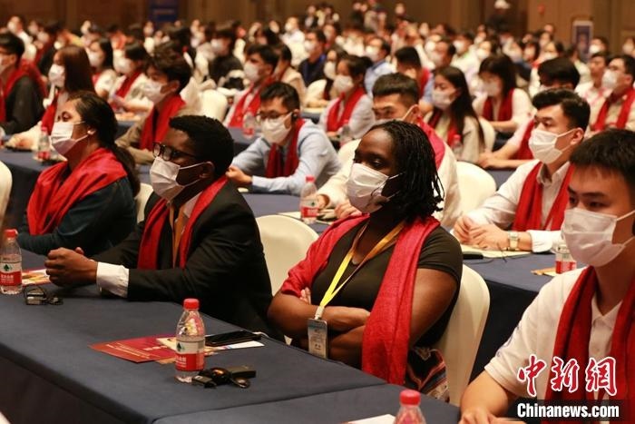 第十六屆“聯(lián)合國教科文組織孔子教育獎”9月27日晚在山東曲阜揭曉。梁犇 攝