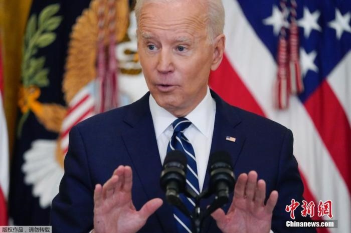 當(dāng)?shù)貢r(shí)間3月25日，美國(guó)總統(tǒng)拜登舉行了上任60多天來(lái)的首場(chǎng)正式新聞?dòng)浾邥?huì)，回答了邊境危機(jī)、控槍、基建計(jì)劃等熱點(diǎn)問(wèn)題。