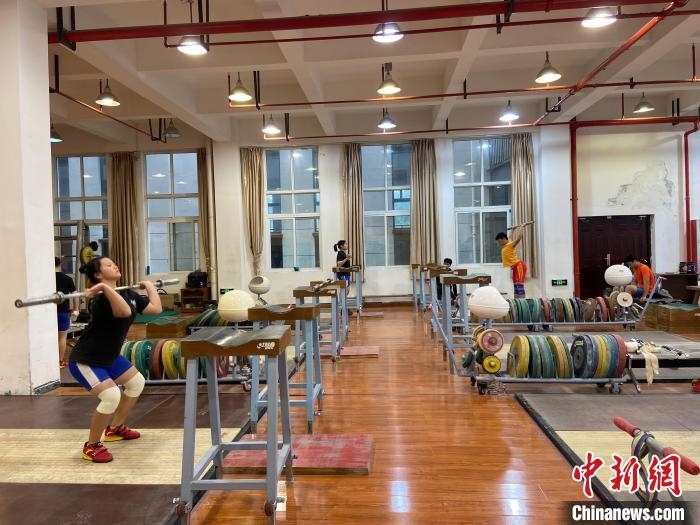 石智勇的師弟師妹們訓練場景。　林波 攝