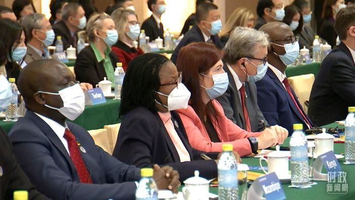 △紀(jì)念會(huì)議分會(huì)場(chǎng)的與會(huì)嘉賓。(總臺(tái)央視記者楊立峰拍攝)