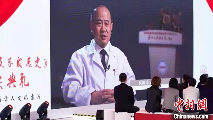 近20位中國血液學(xué)領(lǐng)域頂級專家深度聚焦多種血液疾病研究等，從拓荒、建立、追趕到領(lǐng)先的發(fā)展歷程。　陳靜 攝