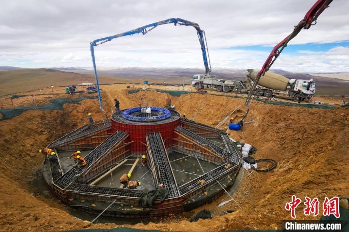 資料圖為該風電場建設現(xiàn)場?！≈袊娊瘓F成都勘測設計研究院有限公司 供圖