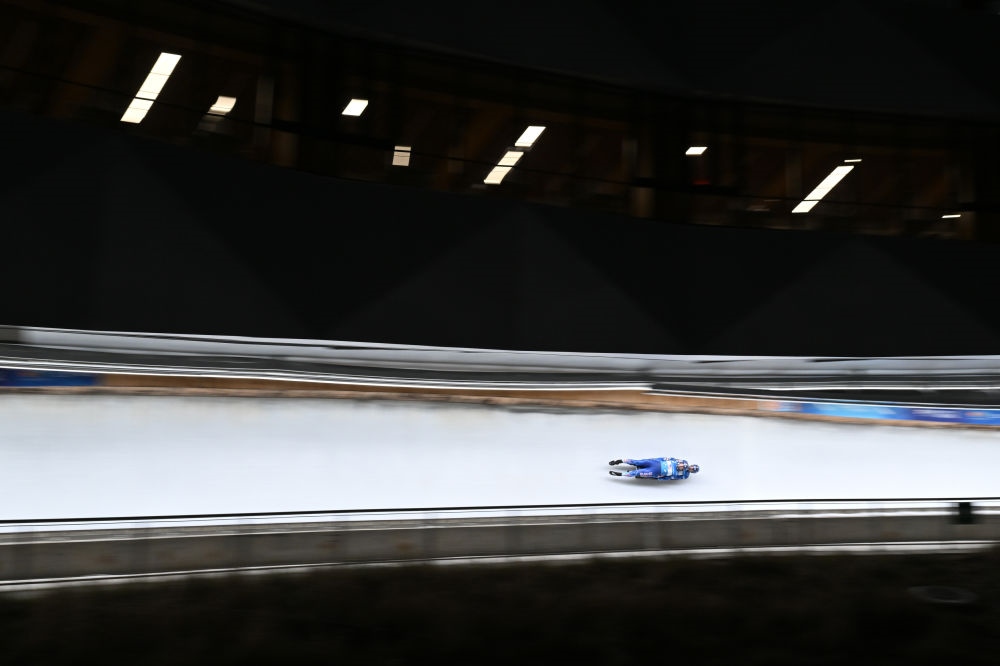 11月21日，美國選手馬茲德澤/泰爾迪曼在團體接力比賽中。新華社記者陳益宸攝