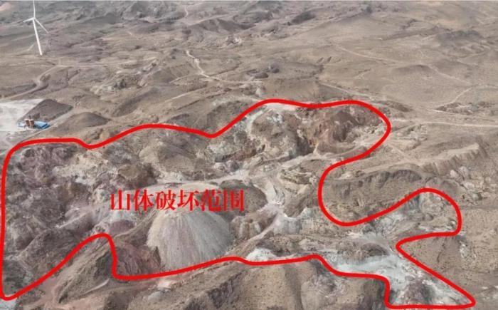  2021年12月12日，督察組使用無(wú)人機(jī)拍攝，中寧縣馬道梁北部歷史遺留礦山破壞山體面積達(dá)240余畝，現(xiàn)場(chǎng)滿目瘡痍、千瘡百孔