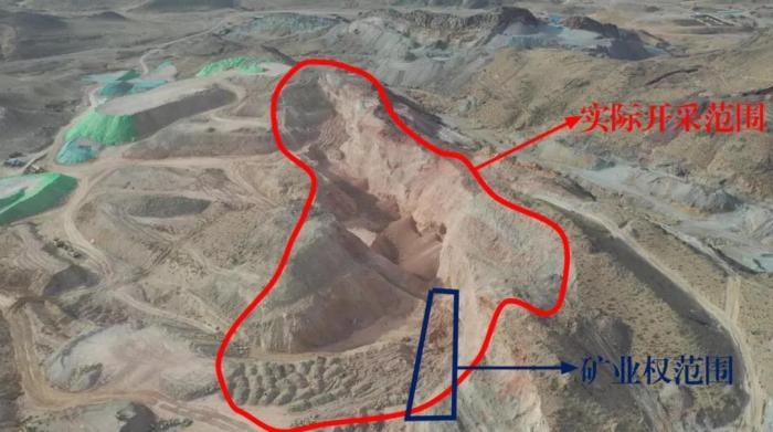 2021年12月11日，督察組使用無(wú)人機(jī)拍攝，銅鐵溝礦礦業(yè)權(quán)面積僅6.9畝，越界開采達(dá)182畝，超出26.4倍；實(shí)際開采深度達(dá)35米，遠(yuǎn)超采礦許可證允許開采深度要求
