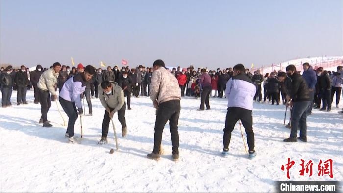 帕普孜球場(chǎng)，激烈角逐?！“统h融媒體中心供圖