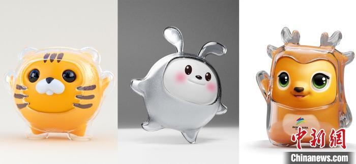 設(shè)計(jì)團(tuán)隊(duì)曾嘗試在冰殼之下更換成老虎、兔子或麋鹿等形象。(資料圖) 劉平云供圖