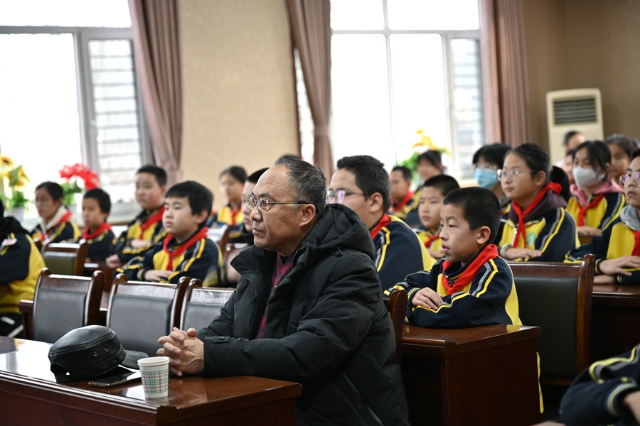 1703308887287753.jpg 呼和浩特市關工委委員梁亞東.JPG