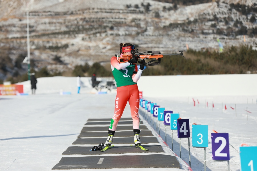 1708668514279749.jpg 內(nèi)蒙古選手池艷敏在比賽中1.JPG