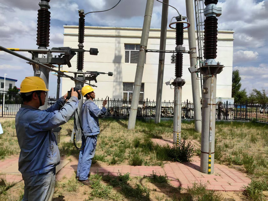 1751965453429543.jpg 現(xiàn)場設備測溫.jpg