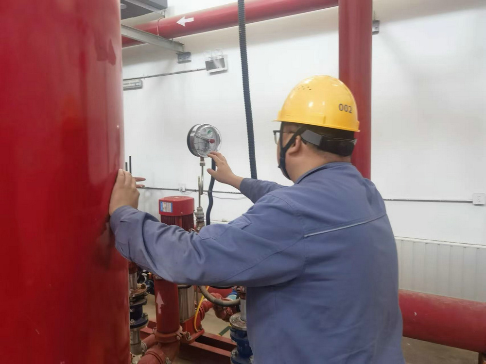 1756905570134095.jpg 巴盟狼山風(fēng)電場檢修.jpg