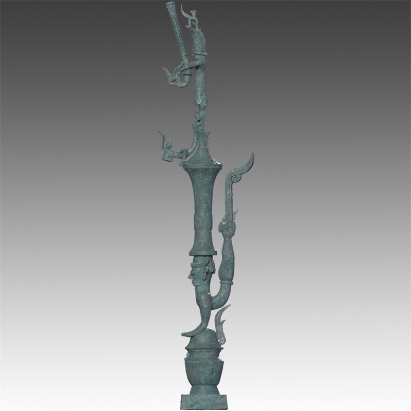 銅罍座倒立鳥足頂尊神像。四川省文物考古研究院供圖