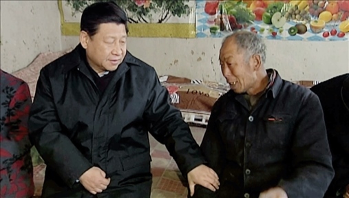 △2012年12月30日，習(xí)近平總書記來到河北省阜平縣龍泉關(guān)鎮(zhèn)顧家臺(tái)村看望困難群眾。