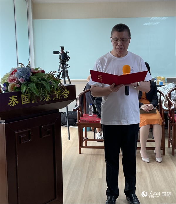 泰國(guó)浙江商會(huì)會(huì)長(zhǎng)祁曉云受泰國(guó)華僑華人和駐泰各級(jí)商會(huì)機(jī)構(gòu)委托發(fā)出倡議，華僑華人群體將積極助力亞運(yùn)會(huì)舉行。人民網(wǎng)記者 劉慧攝