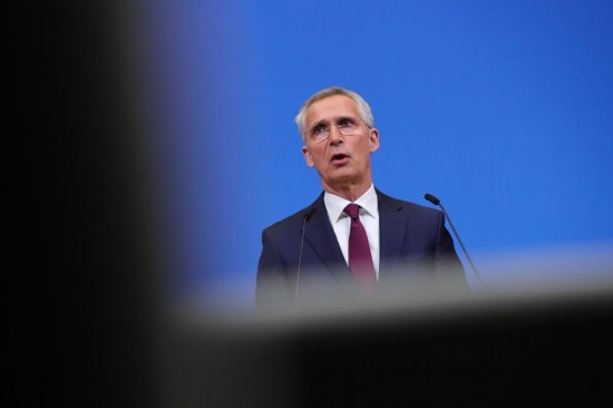 7月6日，在比利時布魯塞爾的北約總部，北約秘書長斯托爾滕貝格在會議后召開新聞發(fā)布會。新華社記者鄭煥松攝