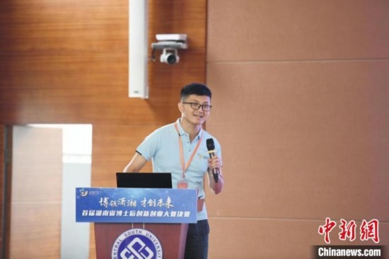 選手進(jìn)行路演。楊華峰 攝