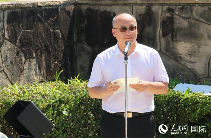 昆明市副市長安恩法在紀(jì)念儀式上致辭。人民網(wǎng) 許可攝