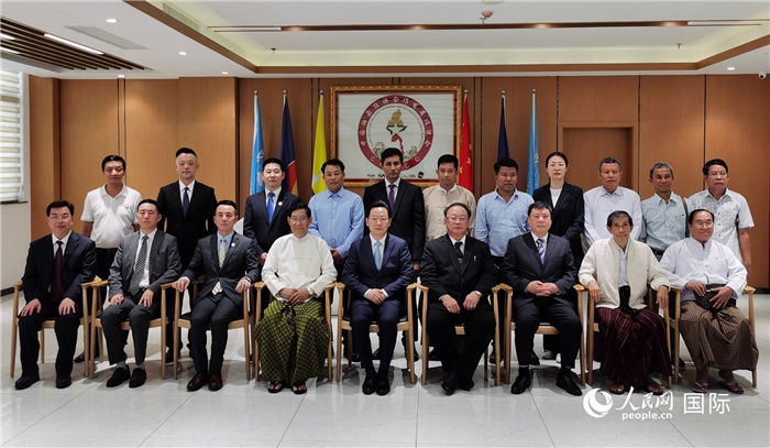 吉林市市委書記胡斌率團與緬甸皎漂當(dāng)?shù)厝耸拷涣鞑⒑嫌?人民網(wǎng)記者李秉新攝