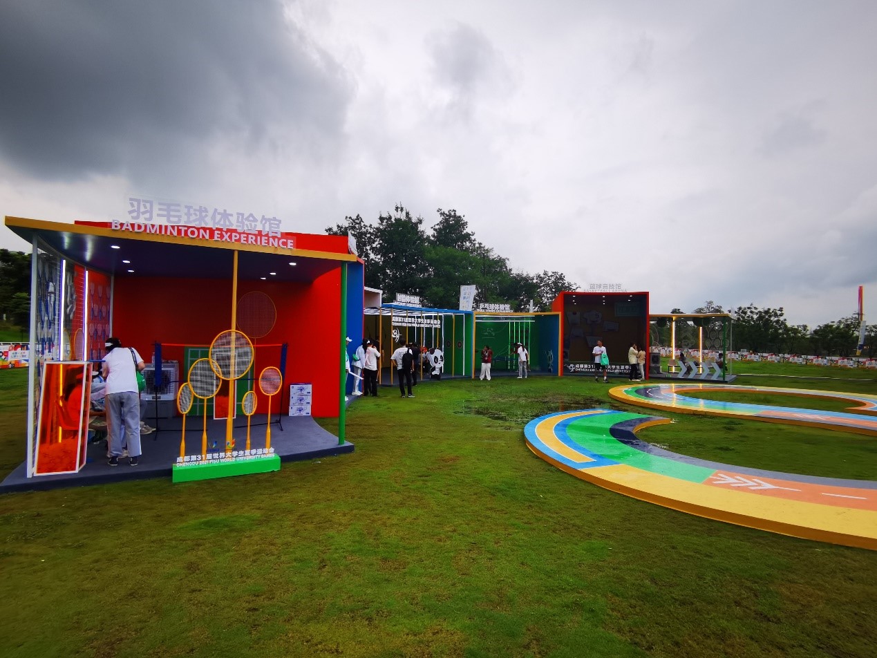 公園文化活動內(nèi)各類體育項(xiàng)目體驗(yàn)區(qū)。 人民網(wǎng)記者 楊磊攝