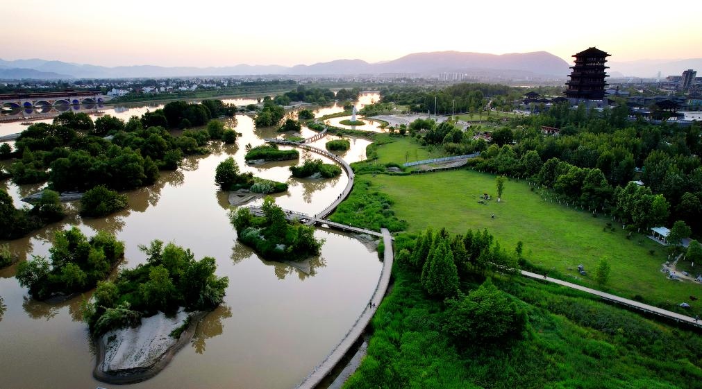 2022年5月16日拍攝的天漢濕地公園景色。新華社記者 邵瑞 攝