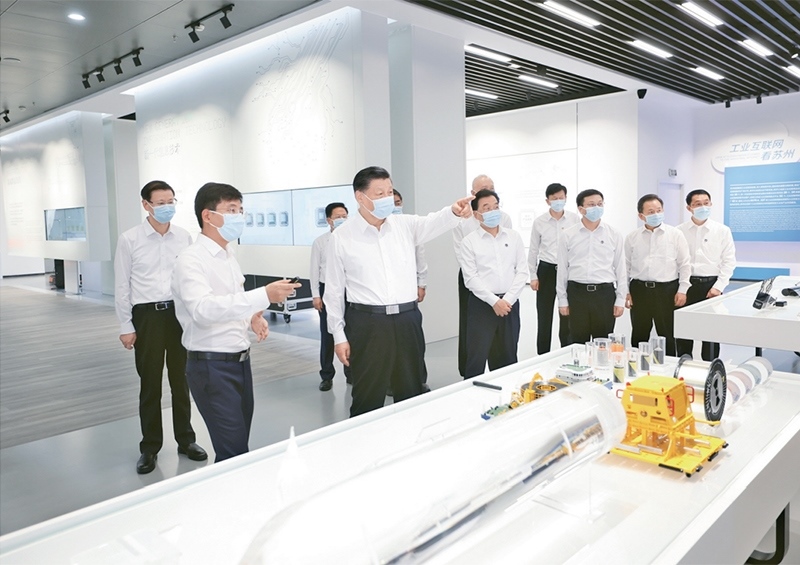 2023年7月5日至7日，中共中央總書(shū)記、國(guó)家主席、中央軍委主席習(xí)近平在江蘇考察。這是5日下午，習(xí)近平在蘇州工業(yè)園區(qū)考察。 新華社記者 鞠鵬/攝