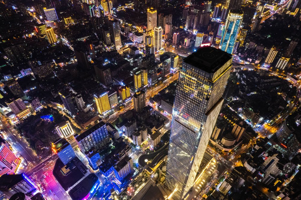 這是6月7日夜間拍攝的長沙城區(qū)景色（無人機(jī)照片）。新華社記者 陳思汗 攝