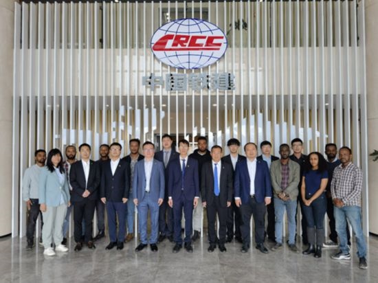 中國土木福州設(shè)計(jì)院埃塞分院團(tuán)隊(duì)合影。受訪對象供圖