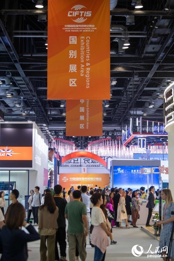 9月2日，服貿(mào)會(huì)國(guó)別展區(qū)，人流如潮。人民網(wǎng)記者 翁奇羽攝