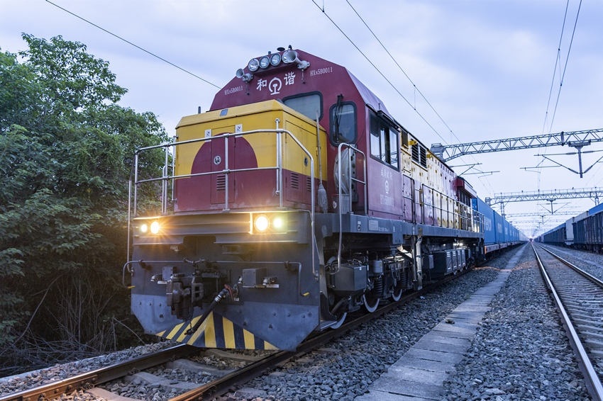 首趟中歐班列（成都）冷鏈專列到達成都國際鐵路港。青白江區(qū)委宣傳部供圖