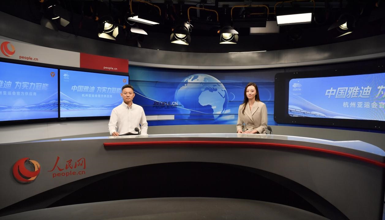 雅迪科技集團(tuán)全球營(yíng)銷與服務(wù)總裁王家中接受人民網(wǎng)記者采訪。人民網(wǎng)記者 于凱攝