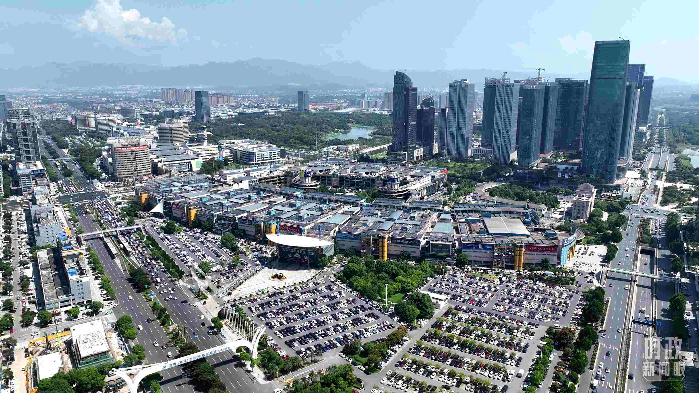 △義烏國際商貿(mào)城航拍。（總臺央視記者羅瀟拍攝）