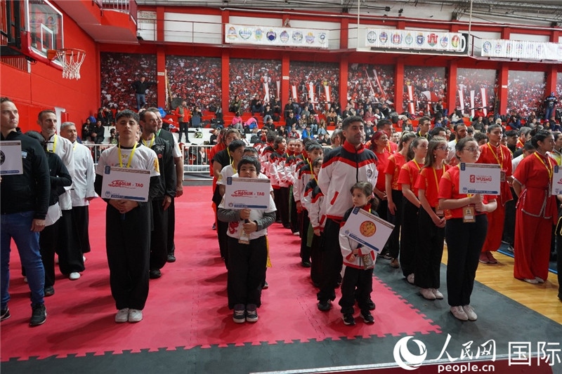 圖為開幕式現(xiàn)場運(yùn)動(dòng)員入場儀式。人民網(wǎng)記者 許放攝