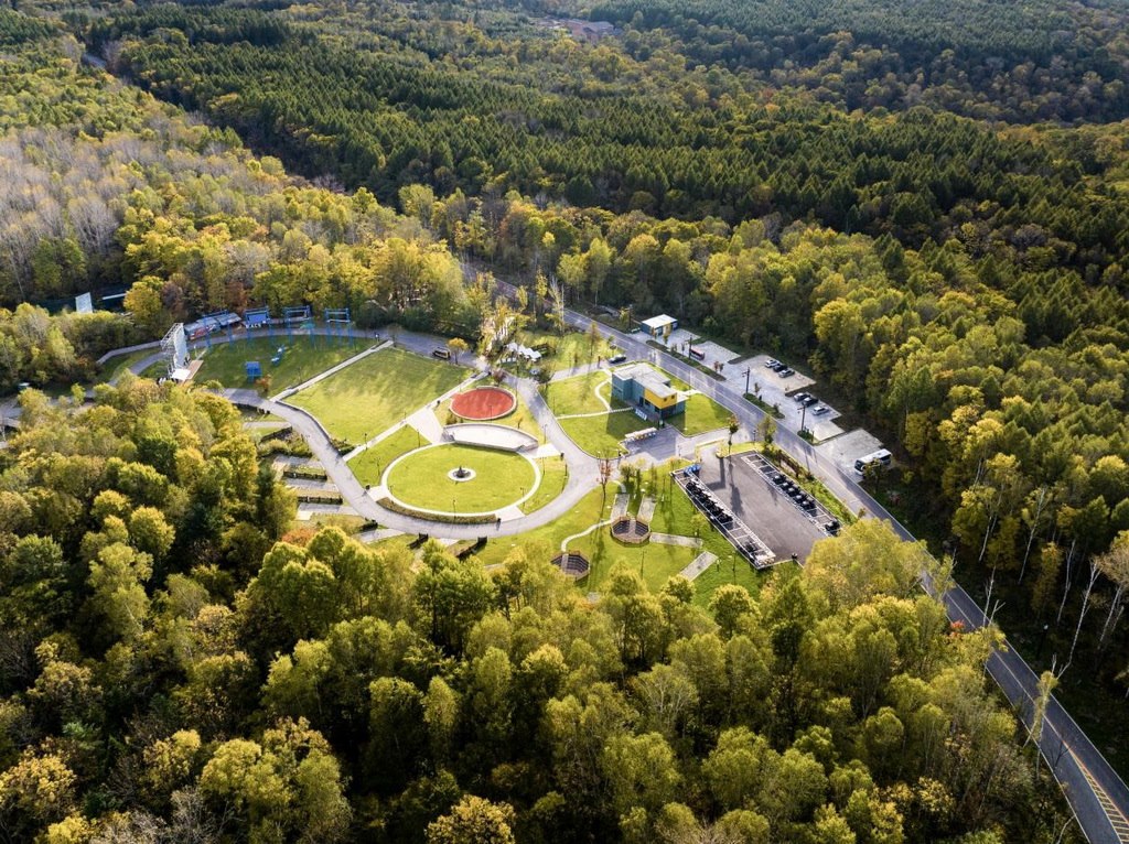 長(zhǎng)白山華美勝地已實(shí)現(xiàn)“綠電”直供。嚴(yán)磊攝