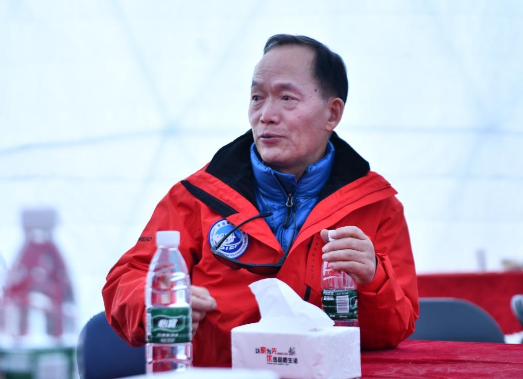 中國科學院院士、第二次青藏科考隊隊長姚檀棟在卓奧友峰登山大本營（9月29日攝）。新華社記者晉美多吉 攝