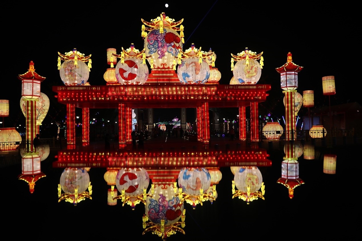 中秋國慶期間，南岳祝融文旅小鎮(zhèn)舉辦祝融花燈節(jié)。曹正平攝