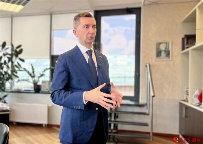 中白工業(yè)園開發(fā)公司第一副總經(jīng)理基里爾·卡羅杰耶夫接受人民網(wǎng)記者采訪。人民網(wǎng)記者 朱虹攝