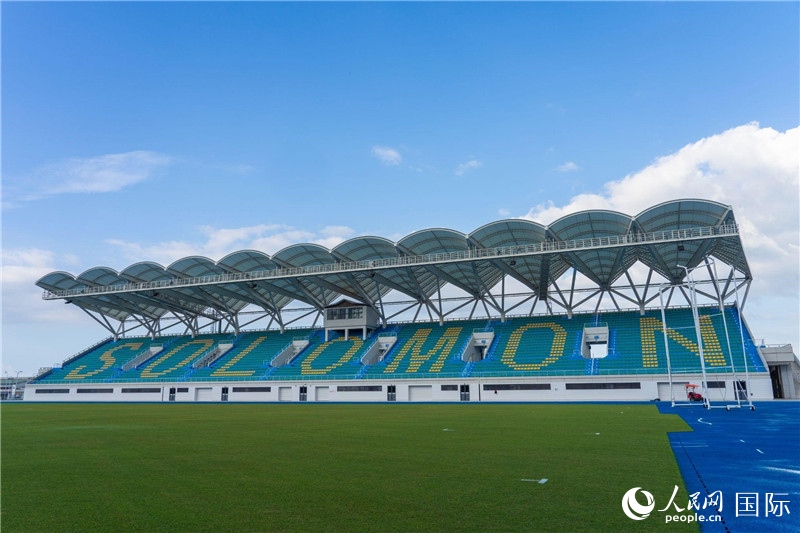 2023年9月12日，位于所羅門群島首都霍尼亞拉的由中土公司承建的中國援所羅門群島2023年太平洋運動會體育場館。人民網(wǎng) 賀吉攝