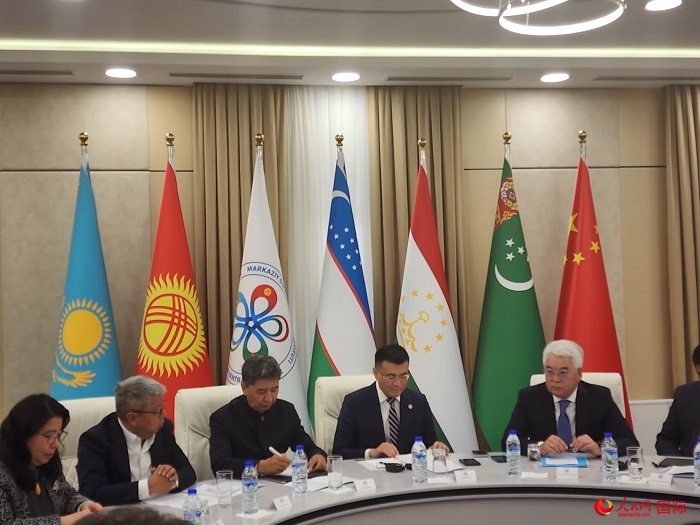 中國駐烏茲別克斯坦大使于駿致辭。人民網(wǎng)記者 李強攝