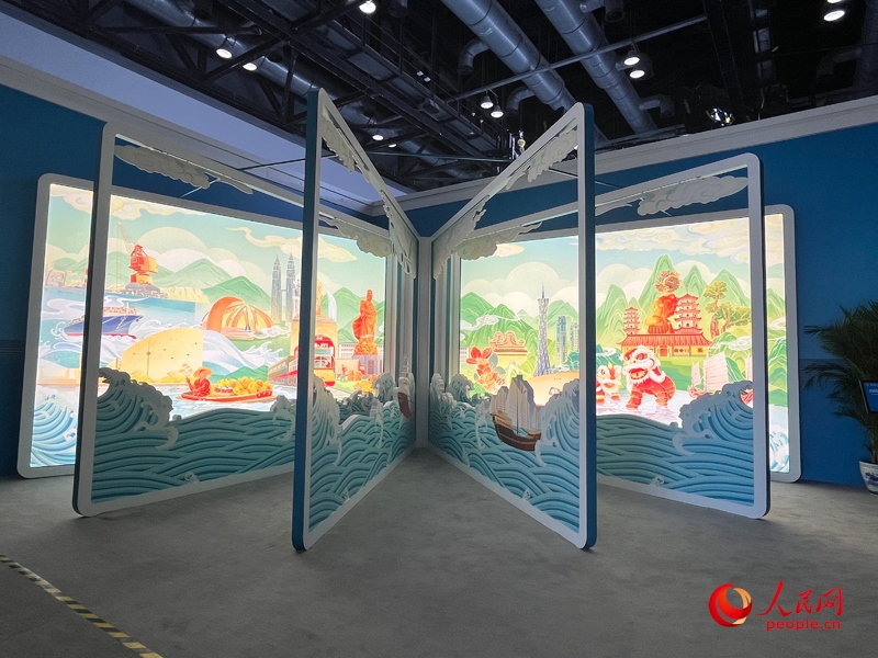 新聞中心媒體公共工作區(qū)兩側矗立著打開的“書畫”。人民網(wǎng)記者 杜燕飛攝