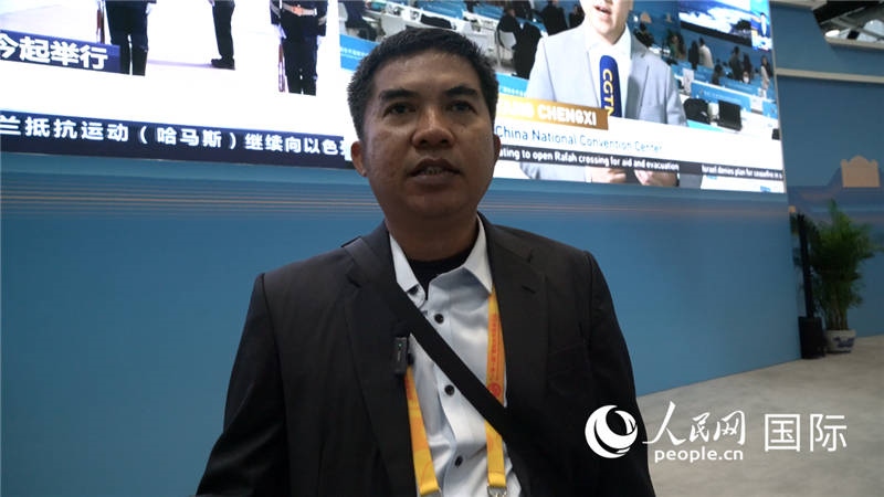 印尼《辛加朗綜合日報》記者班邦·蘇利斯提奧（Bambang Sulistio）與記者交談。人民網(wǎng) 楊春燕攝