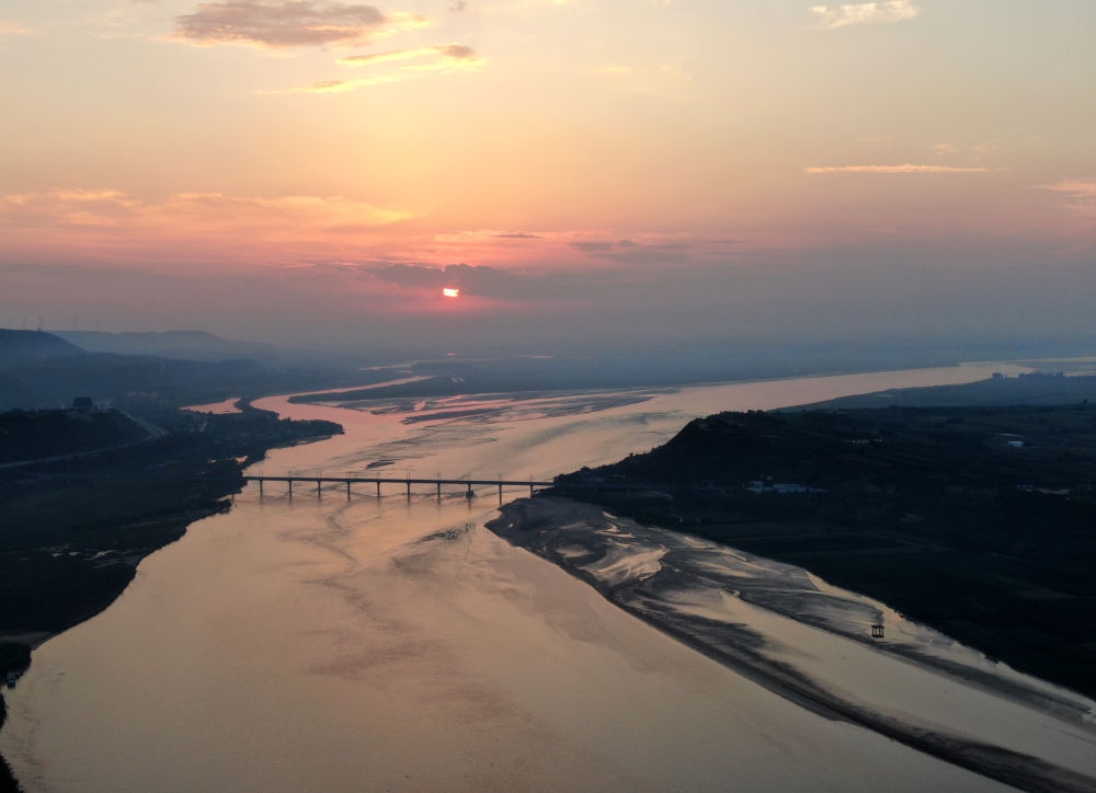  豫陜交界附近拍攝的黃河景色（2020年9月7日攝，無人機照片）。新華社記者 郝源 攝