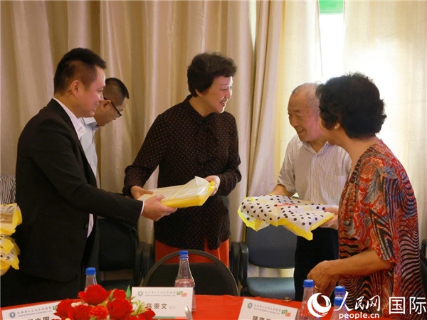 當(dāng)?shù)貢r(shí)間10月23日，國(guó)務(wù)院僑務(wù)辦公室主任陳旭在巴西華人文化交流協(xié)會(huì)會(huì)館出席里約僑界舉辦的重陽(yáng)節(jié)敬老聯(lián)歡活動(dòng)。人民網(wǎng)記者 陳海琪攝