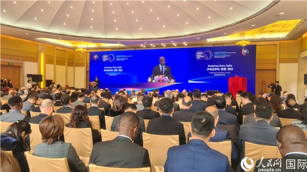 塞內(nèi)加爾駐華大使致辭。人民網(wǎng)記者 萬宇攝