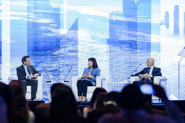 牛津大學(xué)研究全球化與發(fā)展問題的教授伊恩·戈?duì)柖。ㄓ乙唬┍硎?，全球格局的變化是結(jié)構(gòu)性的，各國(guó)特別是西方國(guó)家必須順應(yīng)變化。迪拜商會(huì)供圖