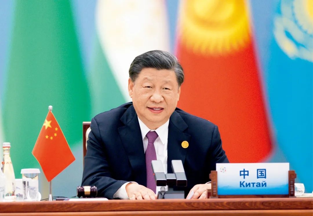 2023年5月19日上午，國(guó)家主席習(xí)近平在陜西省西安市主持首屆中國(guó)—中亞峰會(huì)并發(fā)表題為《攜手建設(shè)守望相助、共同發(fā)展、普遍安全、世代友好的中國(guó)—中亞命運(yùn)共同體》的主旨講話。圖/ 新華社記者 黃敬文 攝