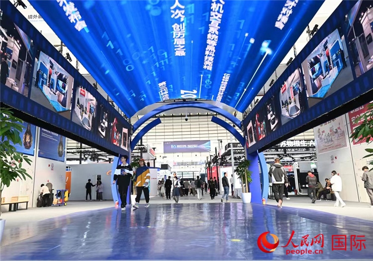 11月7日上午，2023年世界互聯(lián)網(wǎng)大會(huì)“互聯(lián)網(wǎng)之光”博覽會(huì)在浙江烏鎮(zhèn)開(kāi)幕。人民網(wǎng)記者 葉賓得攝