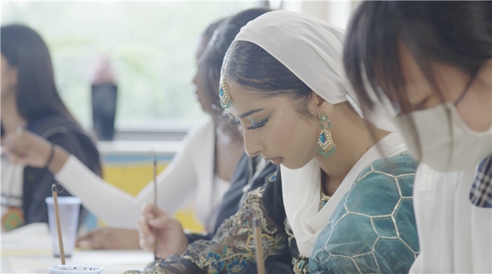 學生學習中國書法。帕特里克·謝德-西蒙茲攝