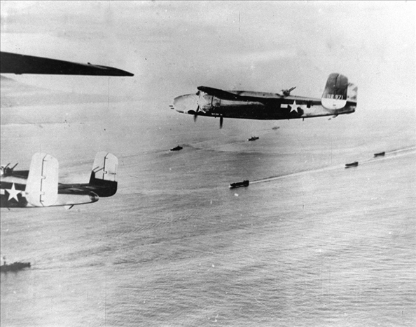1942年4月18日，美國航空母艦甲板上B－25解放式轟炸機起飛轟炸東京工業(yè)區(qū)域，此為日本首次受盟軍之進攻。