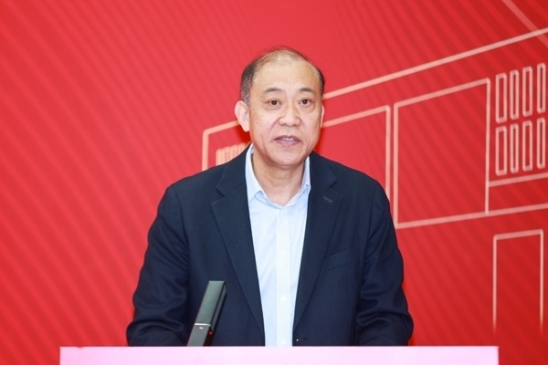 《教育踐悟錄》作者、中央財(cái)經(jīng)大學(xué)黨委書記何秀超。受訪者供圖